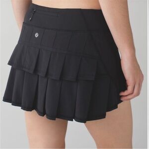 Lululemon Run: Pace Setter Skirt in Black with built in shorts, Sz 8